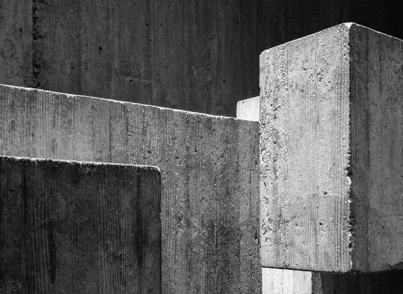 Low-carbon concrete