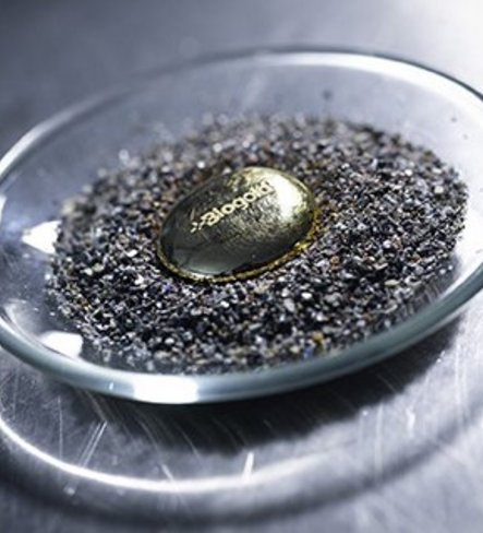 Extracting gold from electronic waste